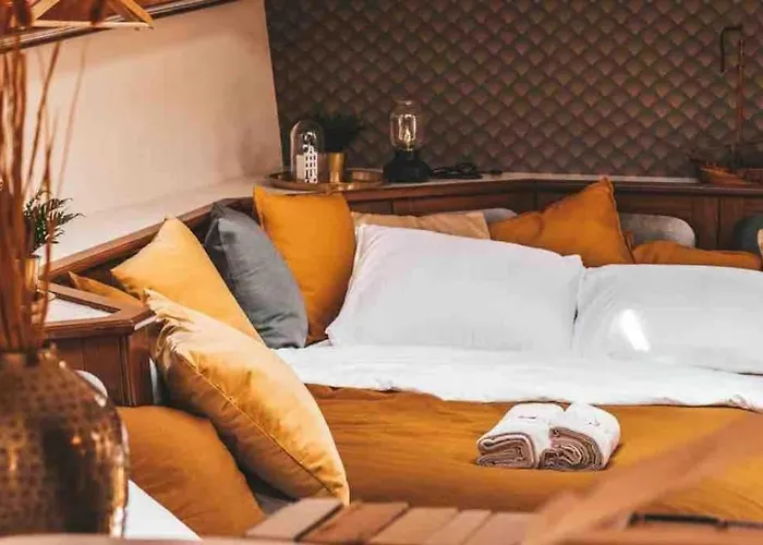 Amazing Private Luxury Boat Accommodation